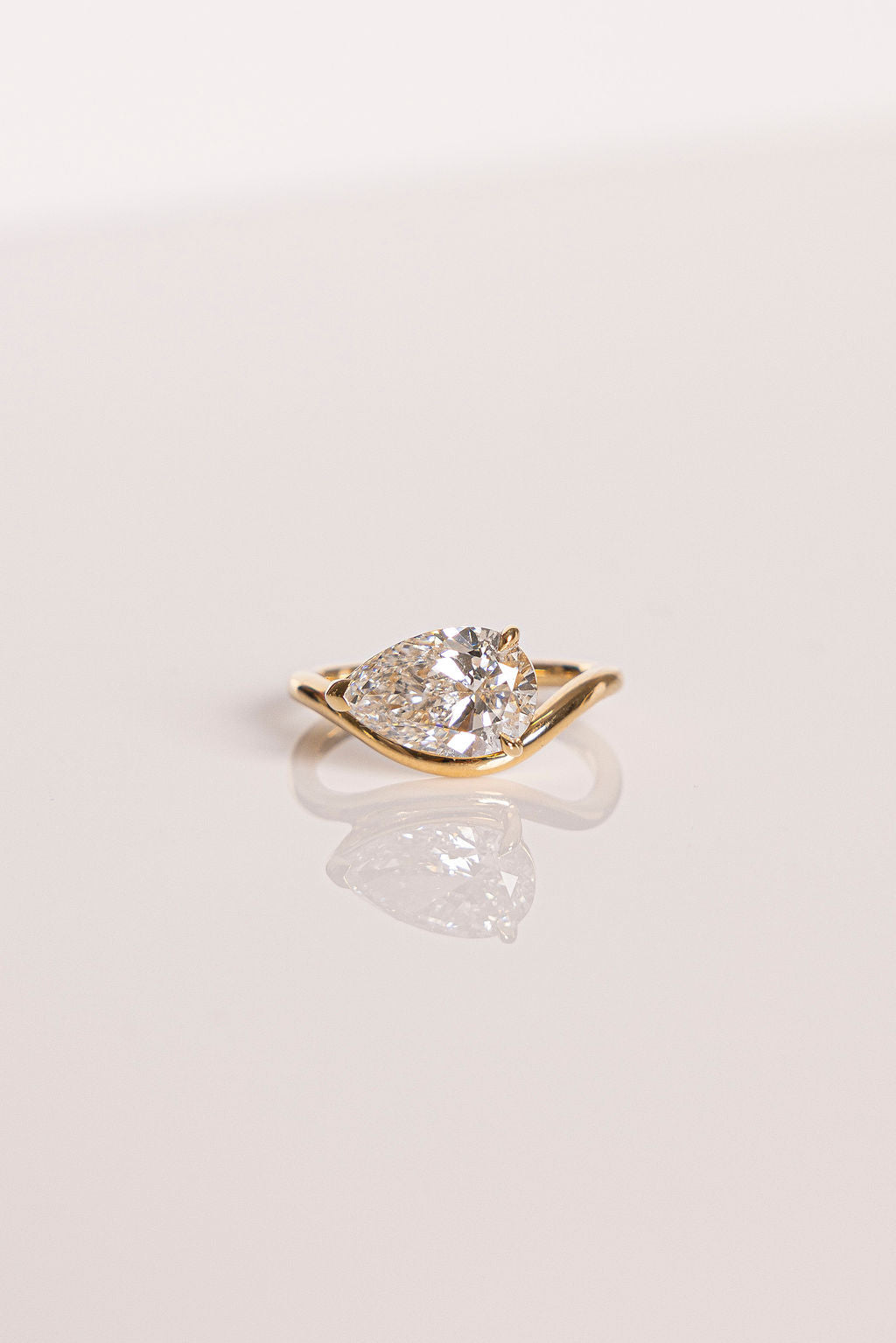 Curved Solitaire Imagen principal del producto