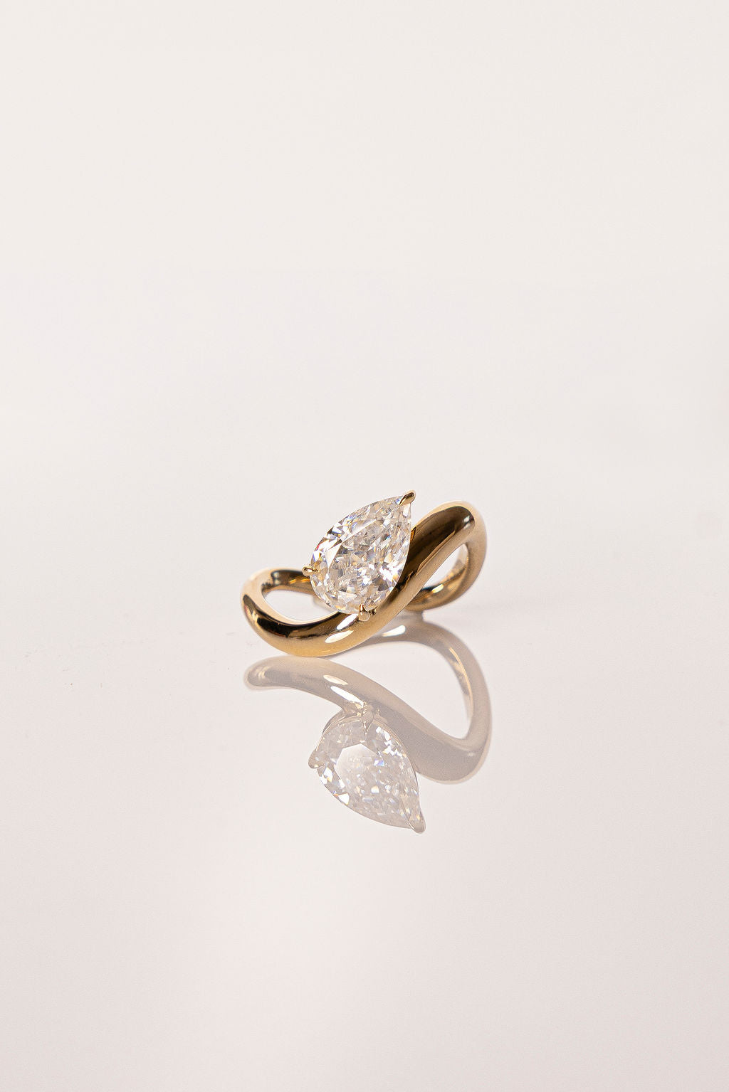 Waved Solitaire Main image