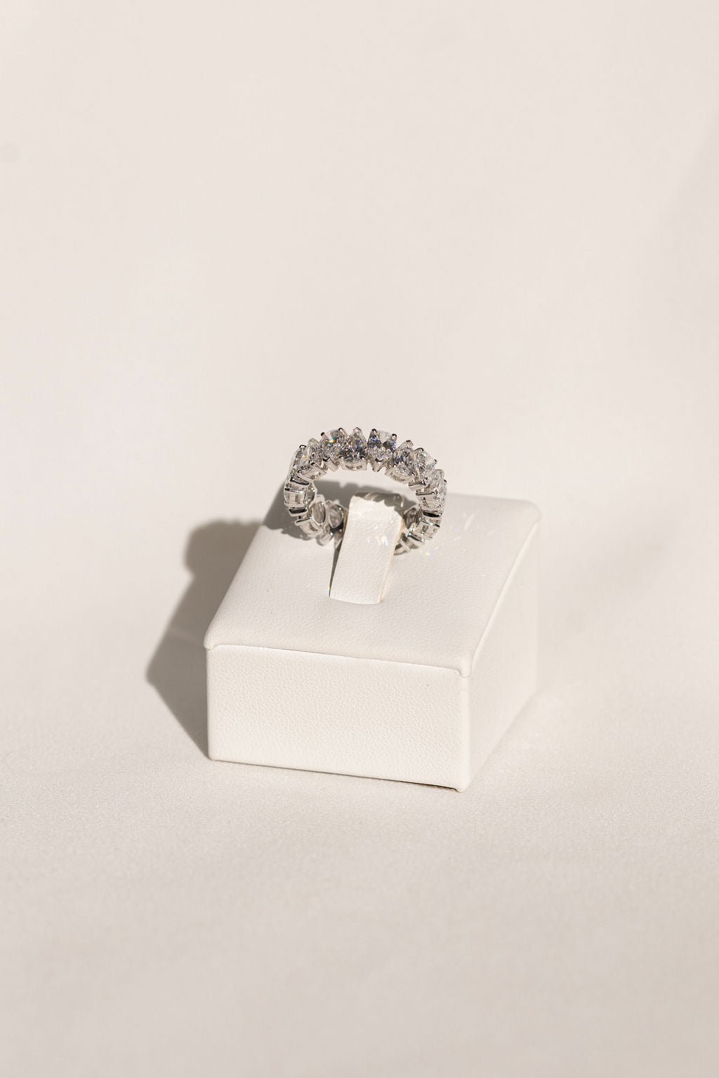 6.85ct Pear Lab Grown Diamond Band - Size N 1/2 Image principale du produit