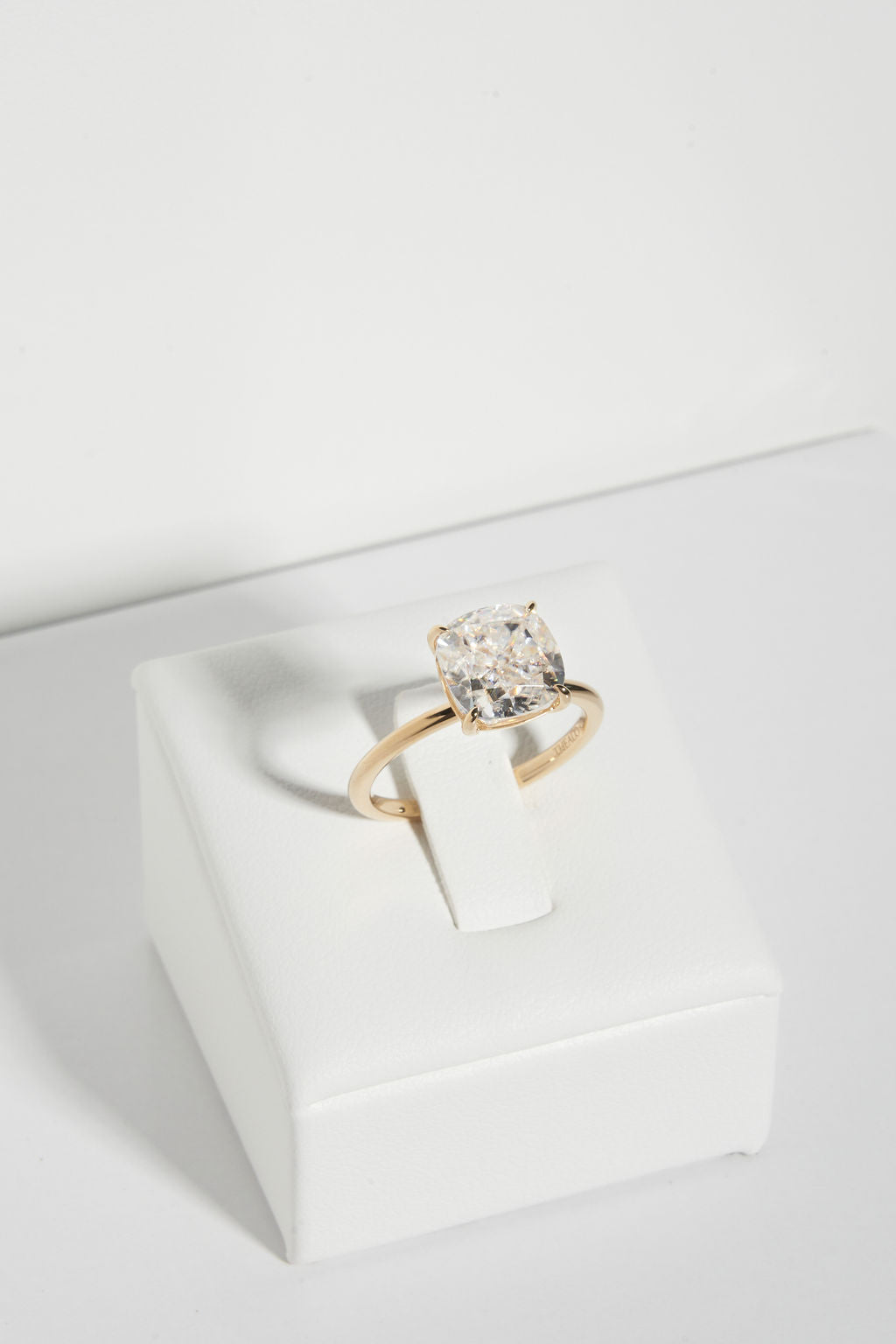 Cushion Solitaire (Square) Hauptbild
